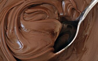Brigadeiro com macadâmia
